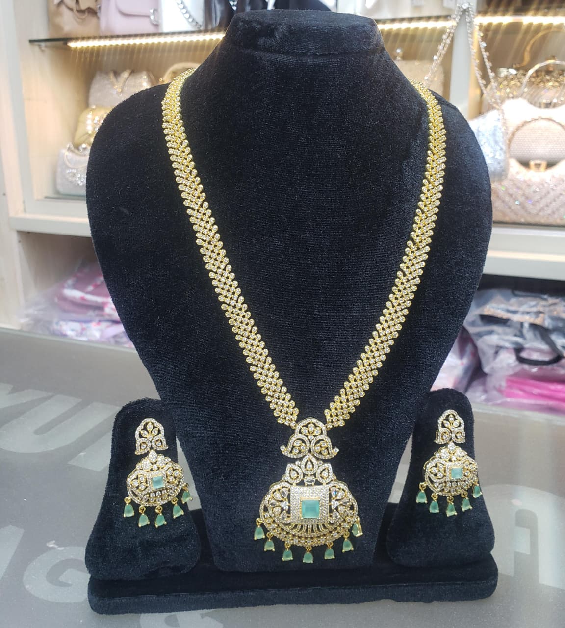 D002 DAIMOND CUT NECKLESS