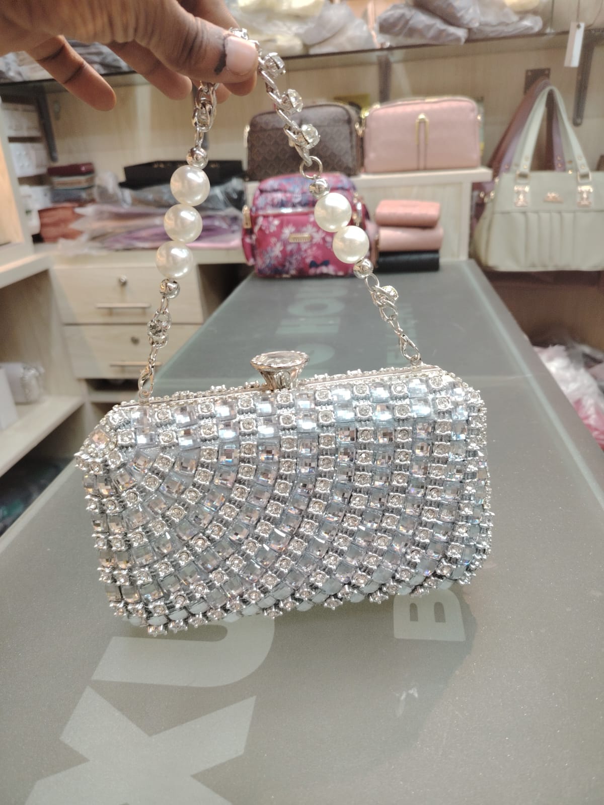 20105 Daimind cut party purse